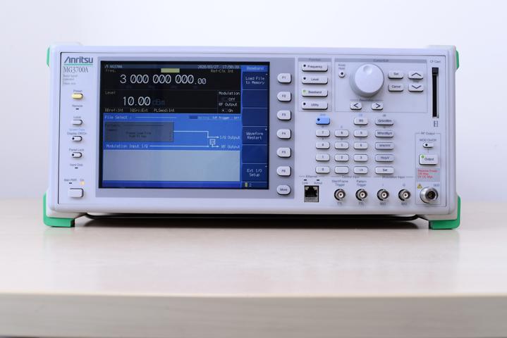 Генератор сигналов Anritsu MG3700A
